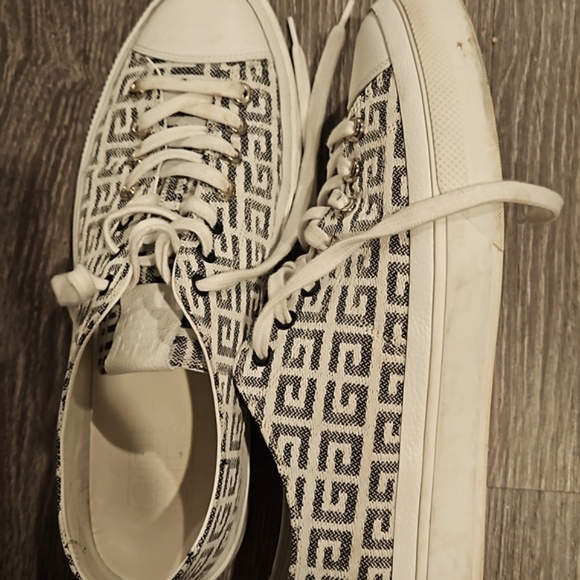 GIVENCHY WHITE SNEAKERS - Picture 3 of 13